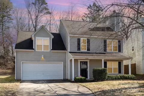 5326 Kiev Dr, Charlotte, NC 28216