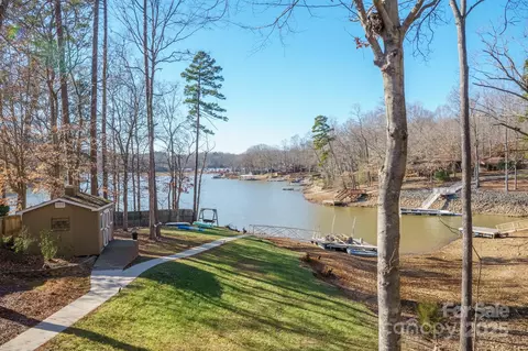 246 Mountain Harbor Dr, Lexington, NC 27292