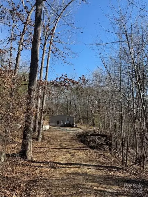 127 Round Top Rd, Mill Spring, NC 28756