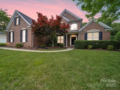 8100 Avanti Dr, Waxhaw, NC 28173