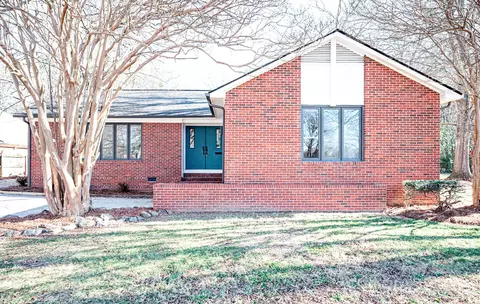 318 S Rhyne St, Dallas, NC 28034