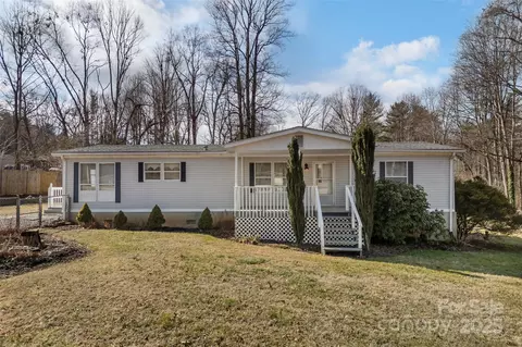 205 Markley Dr, Flat Rock, NC 28731