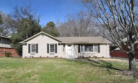 1721 Edgewater Dr, Charlotte, NC 28210