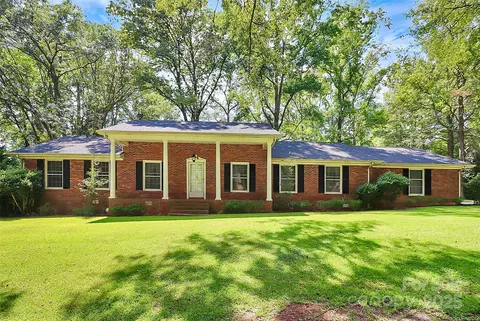1801 Windsor Dr, Lancaster, SC 29720