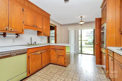 1801 Windsor Dr, Lancaster, SC 29720 photo 8