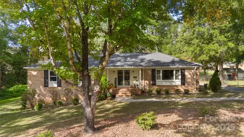 1935 Berkshire Dr, Gastonia, NC 28052