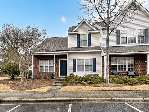 17105 Greenlawn Hills Ct, Charlotte, NC 28213
