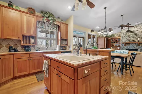Kitchen - 4530 Meandering Way, Conover, NC 28613 photo 4 of 5