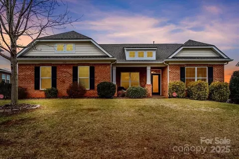 130 W Warfield Dr, Mooresville, NC 28115