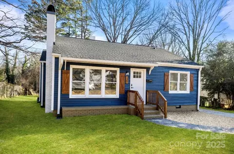 529 Ambassador St, Charlotte, NC 28208
