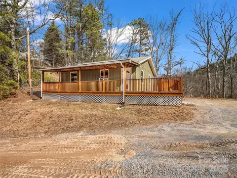 208 Pansy Pl, Waynesville, NC 28785