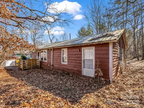 1918 Old South Carolina Ave, Hendersonville, NC 28739