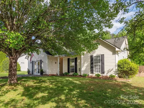 110 Hawks Nest Dr, Fletcher, NC 28732