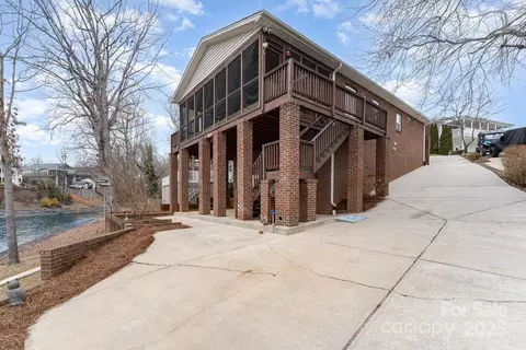 182 Grand View Dr, New London, NC 28127