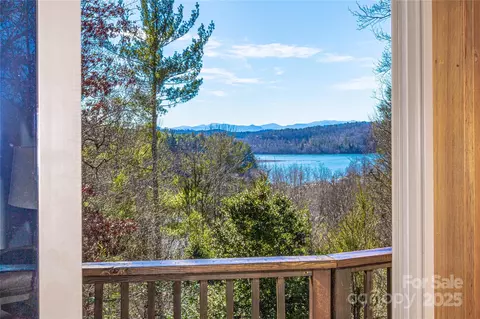 950 Black Forest Dr, Marion, NC 28752