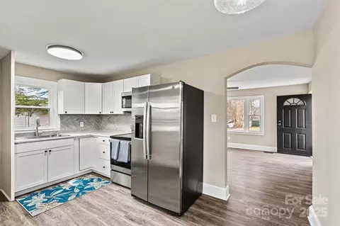 2829 1st Nw Ave NW, Hickory, NC 28601