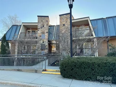 219 Bowling Park Rd, Asheville, NC 28803