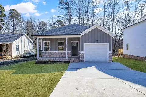 5618 Pine St, Charlotte, NC 28269