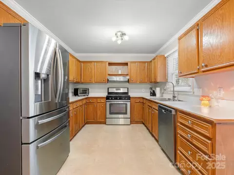 Kitchen - 10513 Danesway Ln, Cornelius, NC 28031 photo 3 of 7