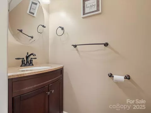 Bath - 10513 Danesway Ln, Cornelius, NC 28031 photo 1 of 4