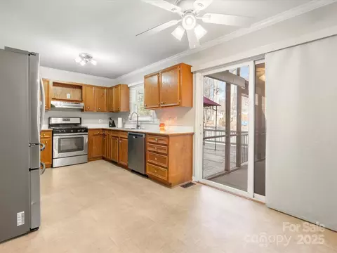 Kitchen - 10513 Danesway Ln, Cornelius, NC 28031 photo 2 of 7