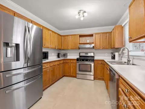 Kitchen - 10513 Danesway Ln, Cornelius, NC 28031 photo 4 of 7