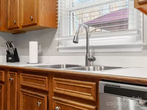 Kitchen - 10513 Danesway Ln, Cornelius, NC 28031 photo 5 of 7