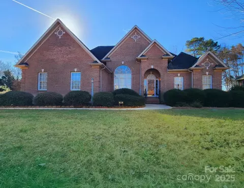 210 Classic Ct, Mount Holly, NC 28120