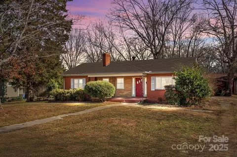 147 W Mcneely Ave, Mooresville, NC 28115
