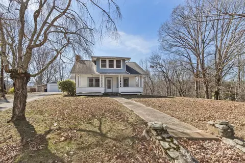 20 Lindsey Rd, Candler, NC 28715