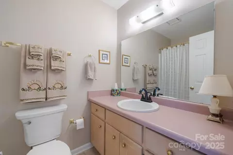 Bath - 125 1st N Ave N, Conover, NC 28613 photo 1 of 2