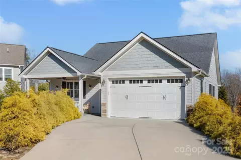 81 Foundry Ln, Hendersonville, NC 28792