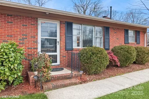 3100 Westerwood Dr, Charlotte, NC 28214