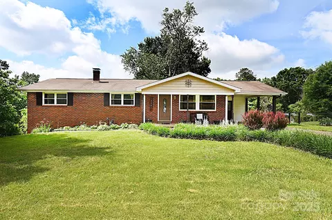 1051 17th Nw Ave NW, Hickory, NC 28601