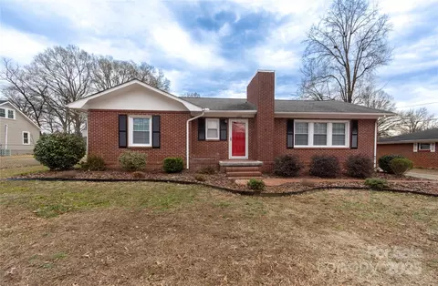 134 E Andrews St, Norwood, NC 28128