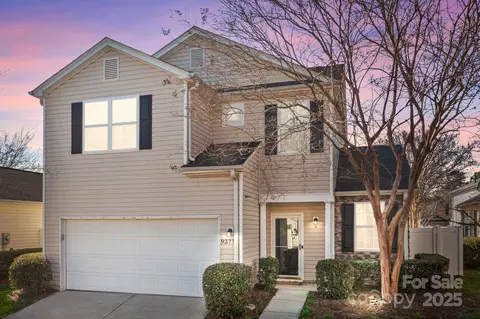 9377 Meadowmont View Dr, Charlotte, NC 28269