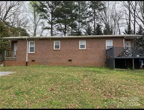 255 16th Street Se Pl SE, Hickory, NC 28602