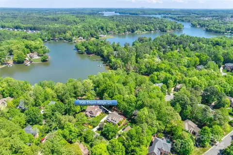 908 Thorn Ridge Ln, Lake Wylie, SC 29710