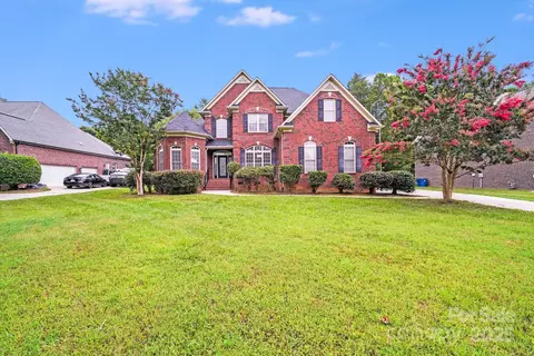 2922 Phillips Fairway Dr, Charlotte, NC 28216