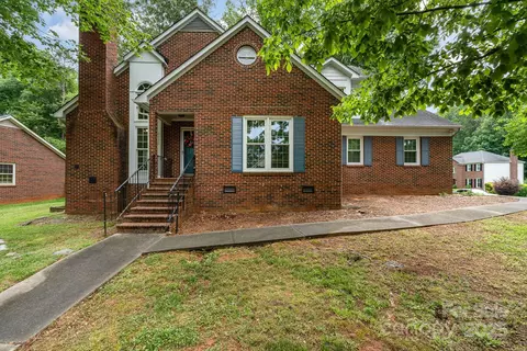 2000 Shannon Bridge Ln, Matthews, NC 28105