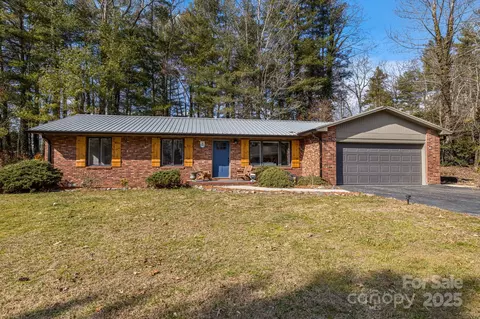 36 S Greenwood Forest Dr, Etowah, NC 28729