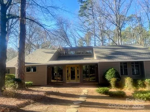 121 Tall Pines Ct, Lake Wylie, SC 29710