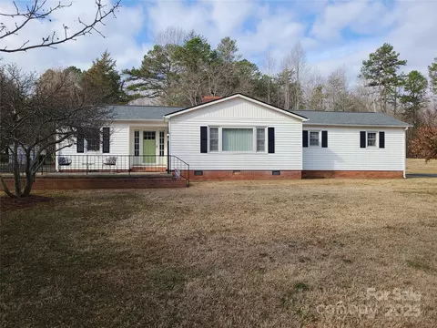 796 S Lincoln S St S, Dallas, NC 28034