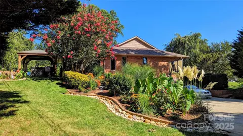 113 Pait Dr, Hendersonville, NC 28791