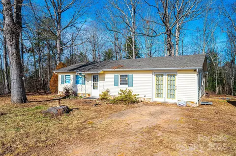2936 Deal Ln, Hudson, NC 28638