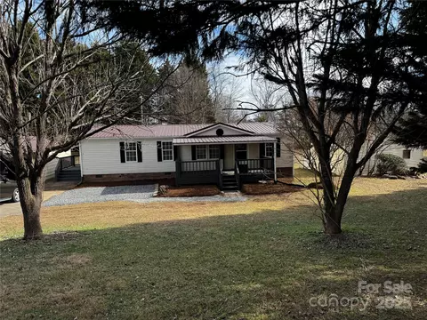 3627 Beachtree Dr, Hudson, NC 28638