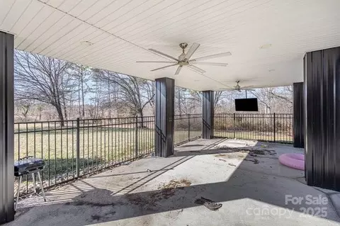 Exterior - 2102 Sipe Rd, Conover, NC 28613 photo 6 of 8