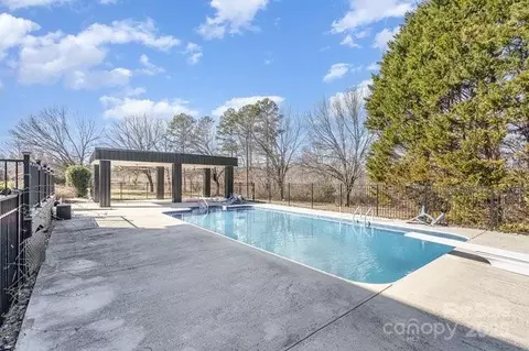 Exterior - 2102 Sipe Rd, Conover, NC 28613 photo 4 of 8