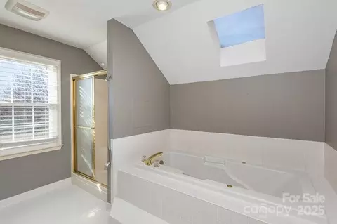 Bath - 2102 Sipe Rd, Conover, NC 28613 photo 4 of 4