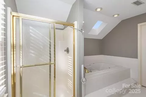 Bath - 2102 Sipe Rd, Conover, NC 28613 photo 2 of 4